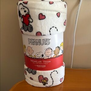 Peanuts VelvetLoft Throw Blanket - White, Pink, Red & Black Snoopy Hearts